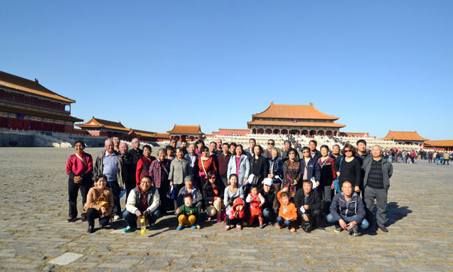 員工父母旅游合影大圖